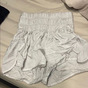 White Athletic Shorts with Elastic Waistband and Relaxed Fit